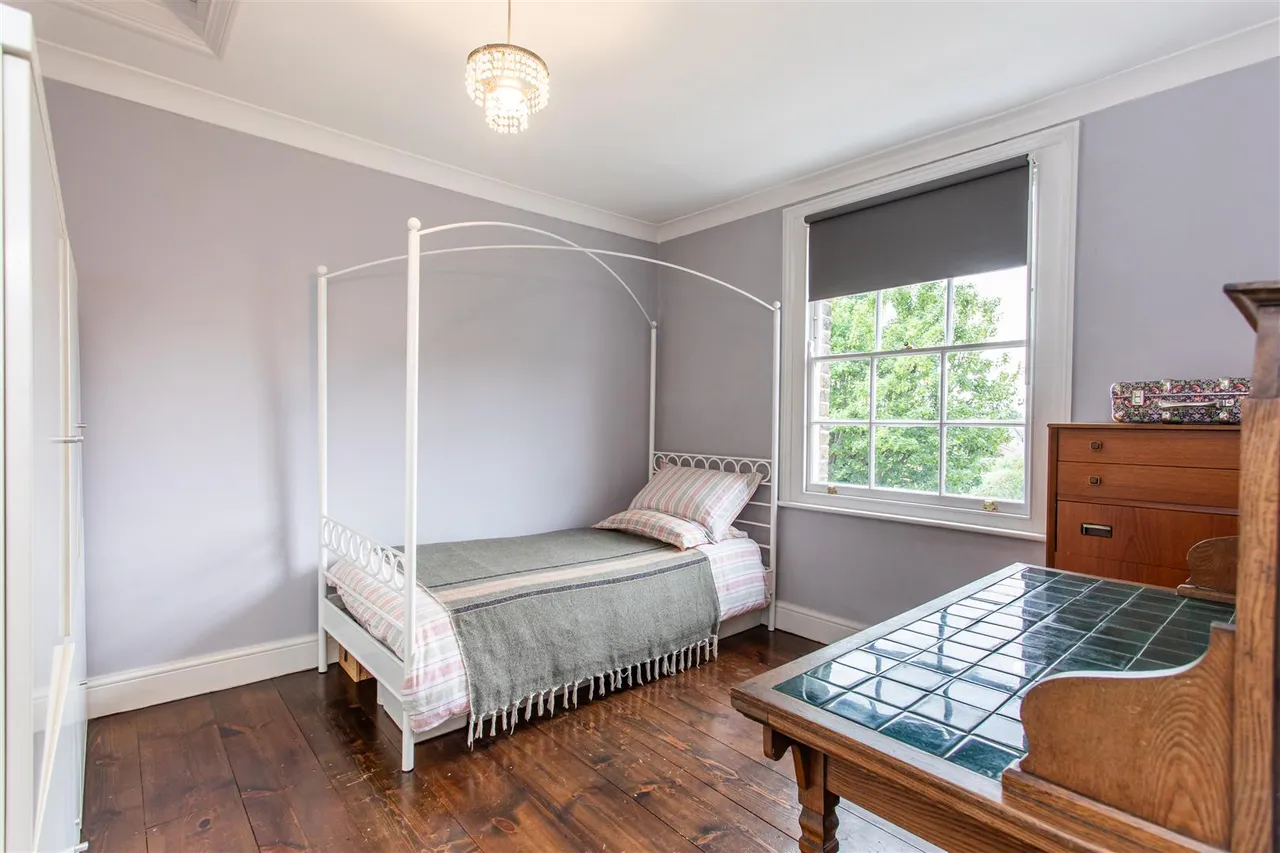 Bow Road, Mile End, photo 24
