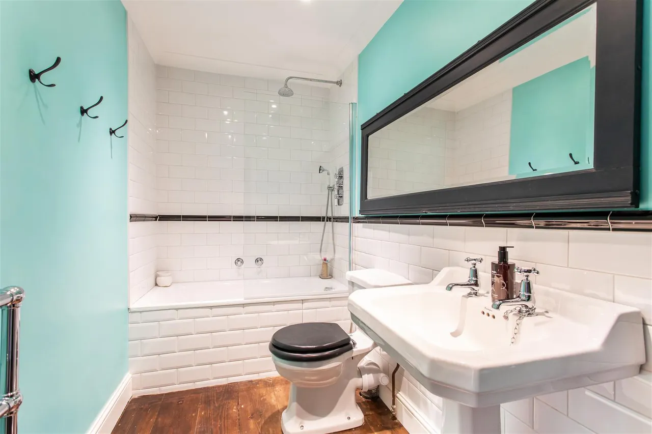 Bow Road, Mile End, photo 23
