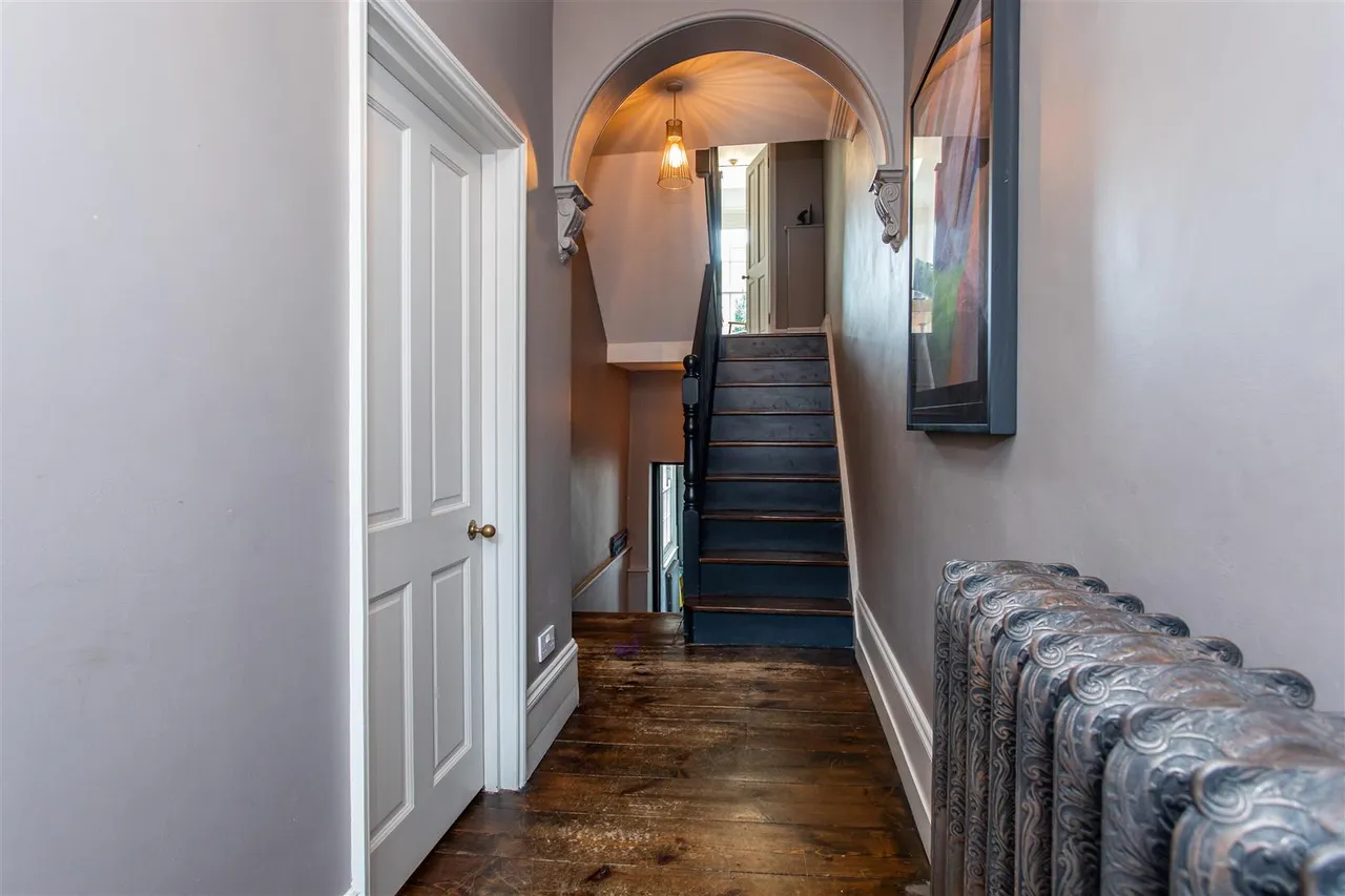 Bow Road, Mile End, photo 12