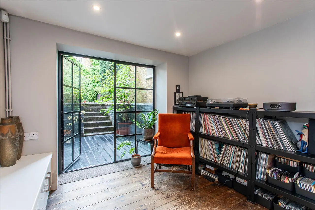 Bow Road, Mile End, photo 7