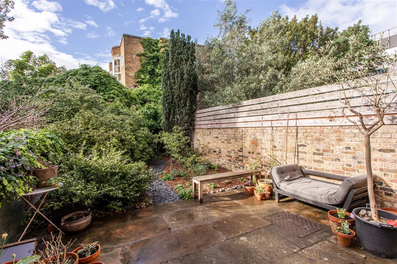 Bow Road, Mile End, photo 10