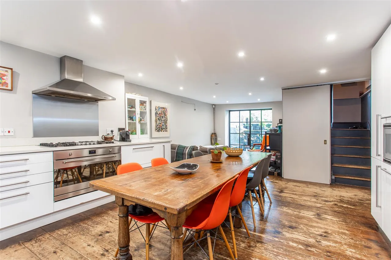4 bed house for sale, Bow Road, Mile End