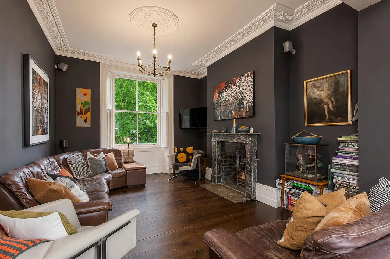 Bow Road, Mile End, photo 4