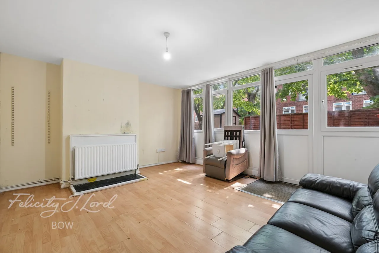 3 bed flat for sale, Virginia Road, London