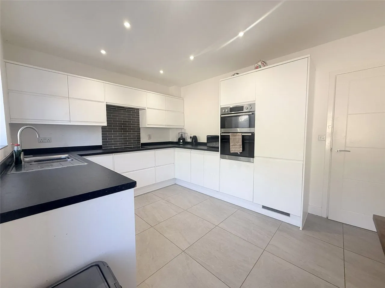 Yeo Crescent, Crediton, Devon, EX17, photo 3