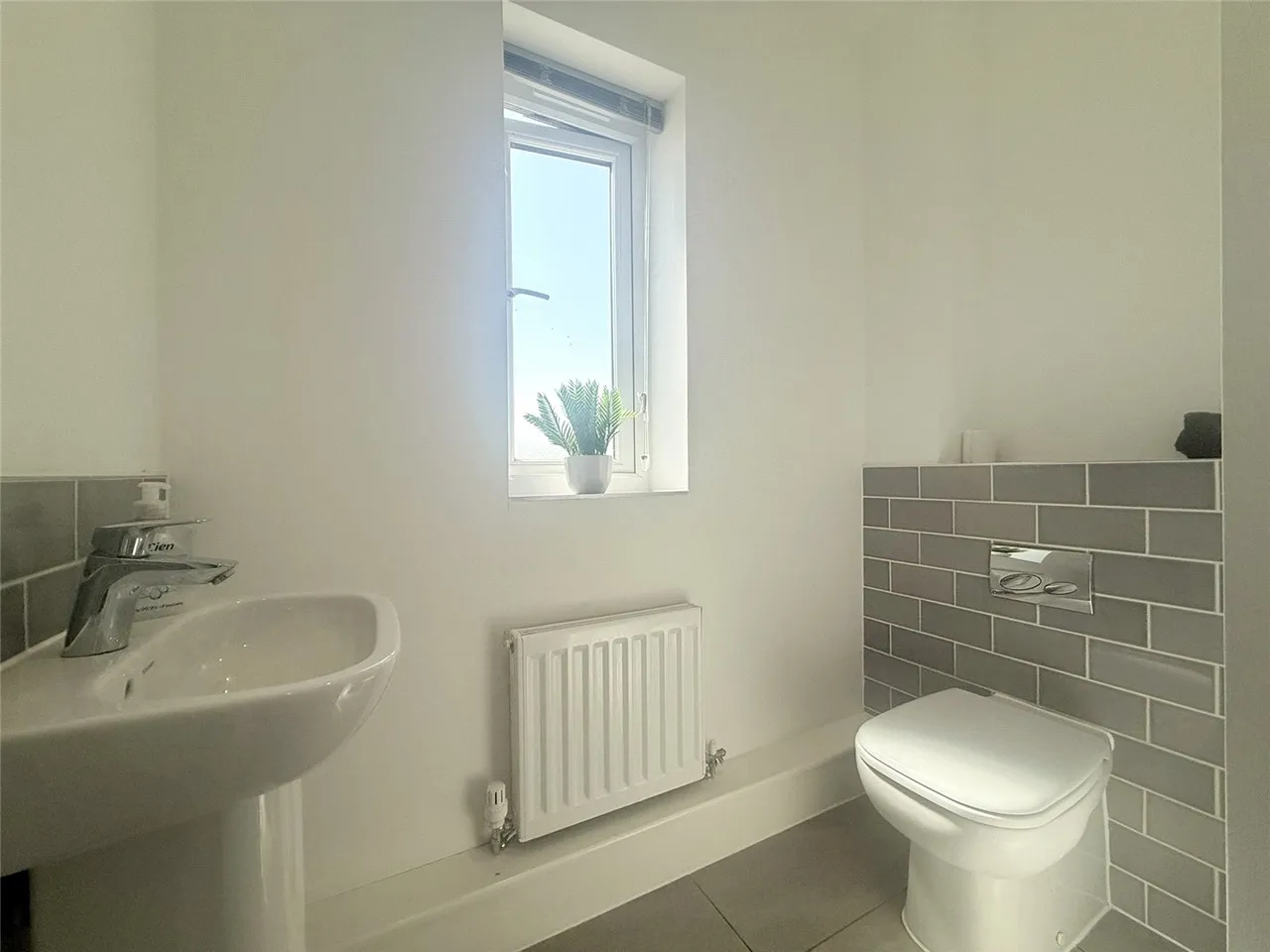 Yeo Crescent, Crediton, Devon, EX17, photo 5