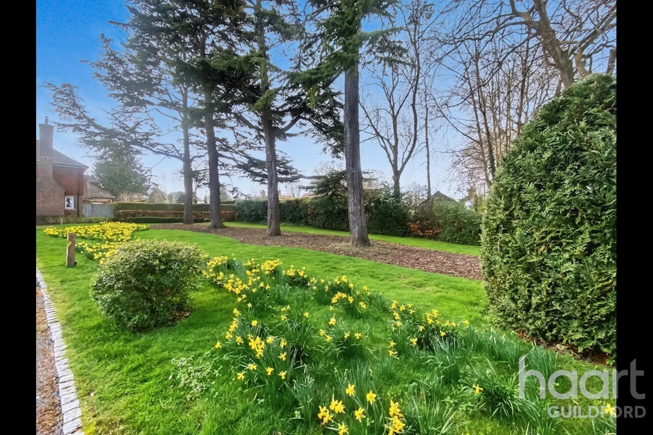 2 bed flat for sale, Downs Drive, Guildford, GU1