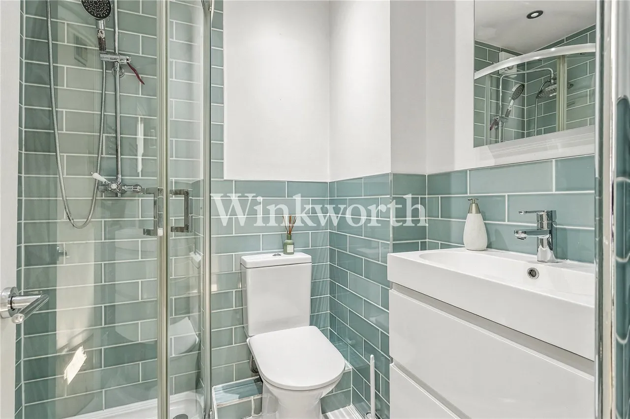 1 bed flat for sale — Pilgrims Close, London, N13