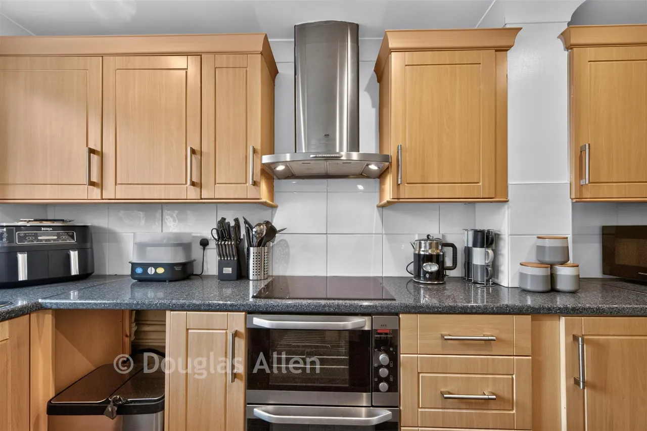 Mapleton Road, Chingford, E4, photo 8