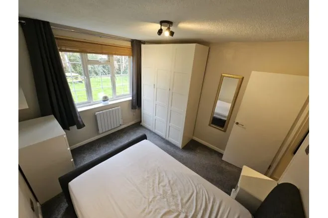 Bucklers Way, Carshalton, photo 7