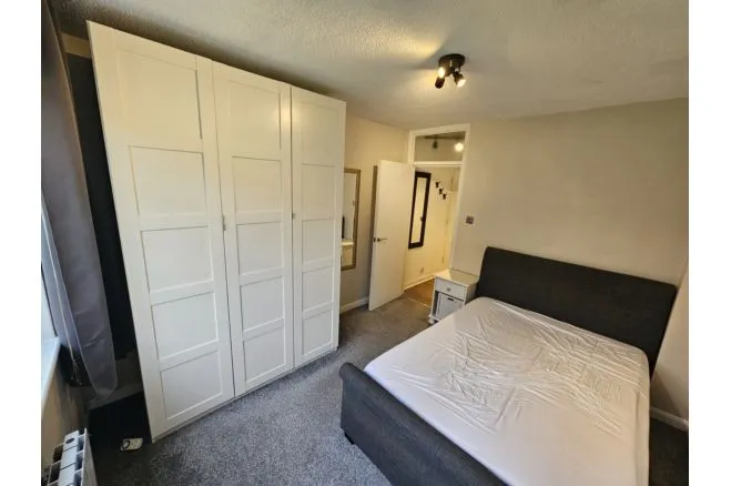 Bucklers Way, Carshalton, photo 6