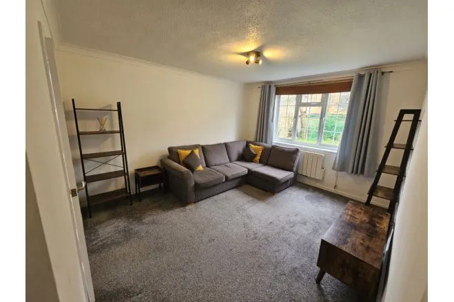 Bucklers Way, Carshalton, photo 4