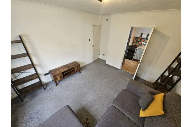 Bucklers Way, Carshalton, photo 5