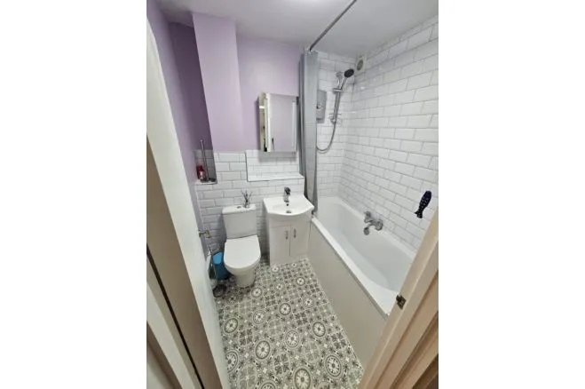 Bucklers Way, Carshalton, photo 9