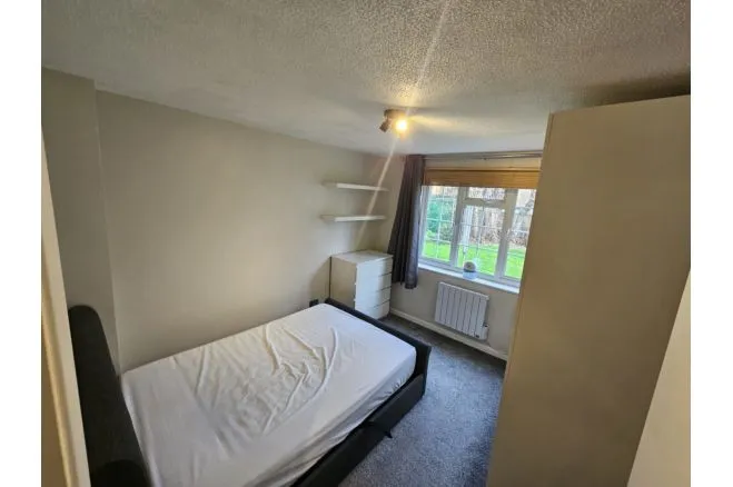 Bucklers Way, Carshalton, photo 8