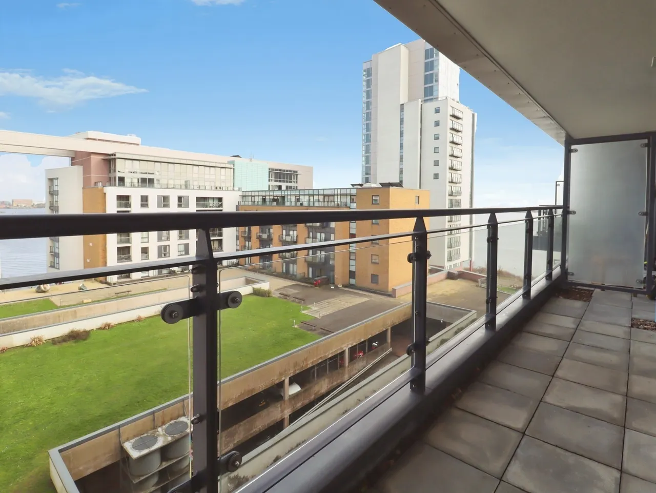 2 bed flat for sale — Ferry Court, Cardiff, CF11