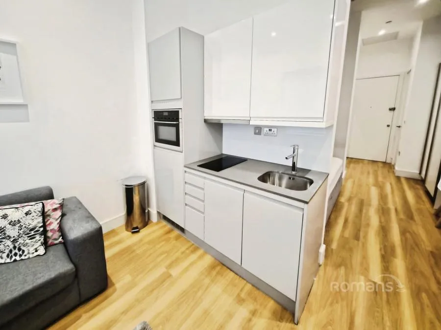 Bath Road, Slough, SL1, photo 3
