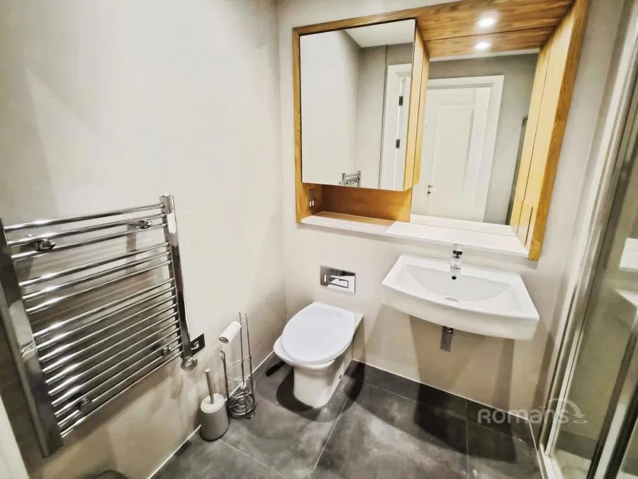Bath Road, Slough, SL1, photo 8