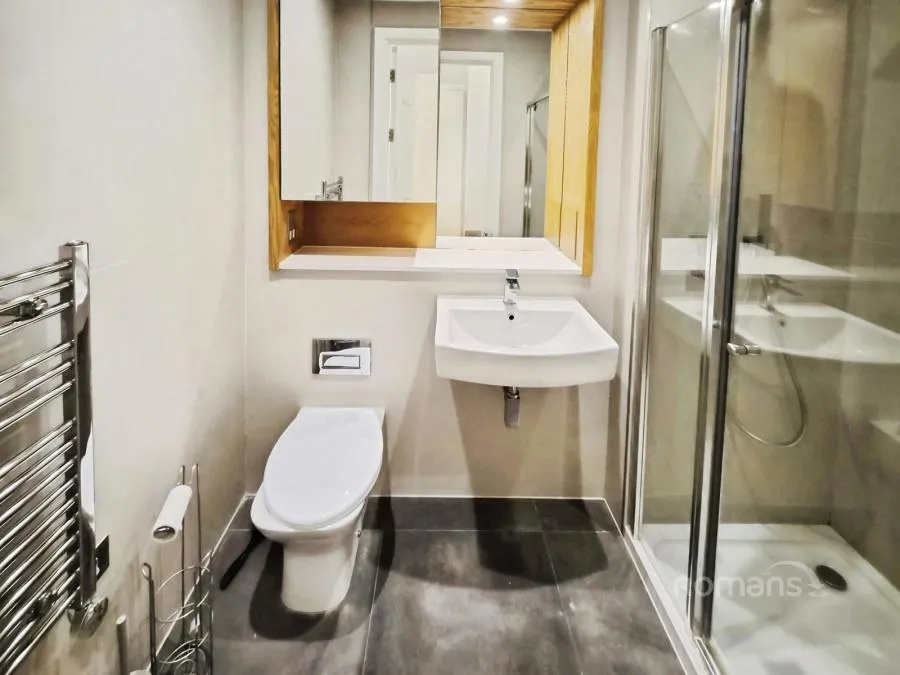 Bath Road, Slough, SL1, photo 9