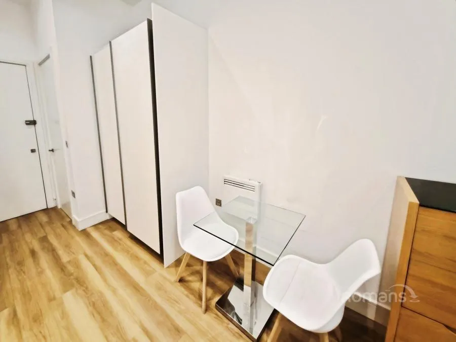 Bath Road, Slough, SL1, photo 6