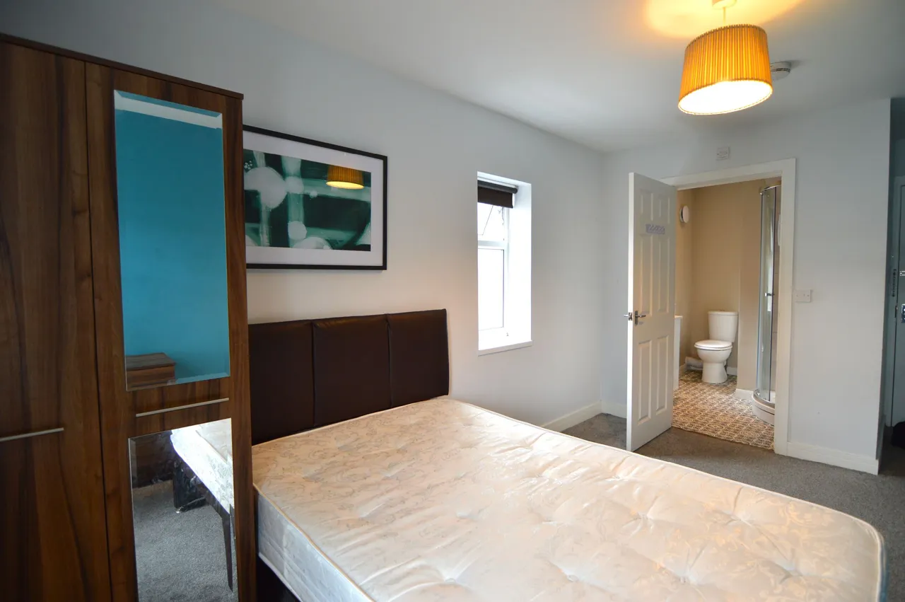 1 bed property to rent — Welholme Road, Grimsby, North East Lincolnshire, DN32 0NL