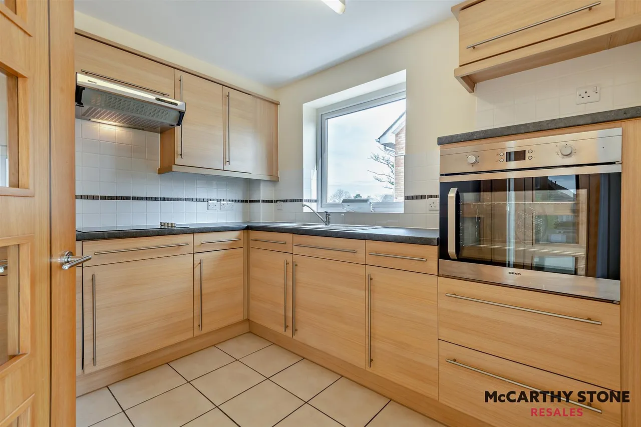 Avenue Road, Lymington, SO41, photo 3