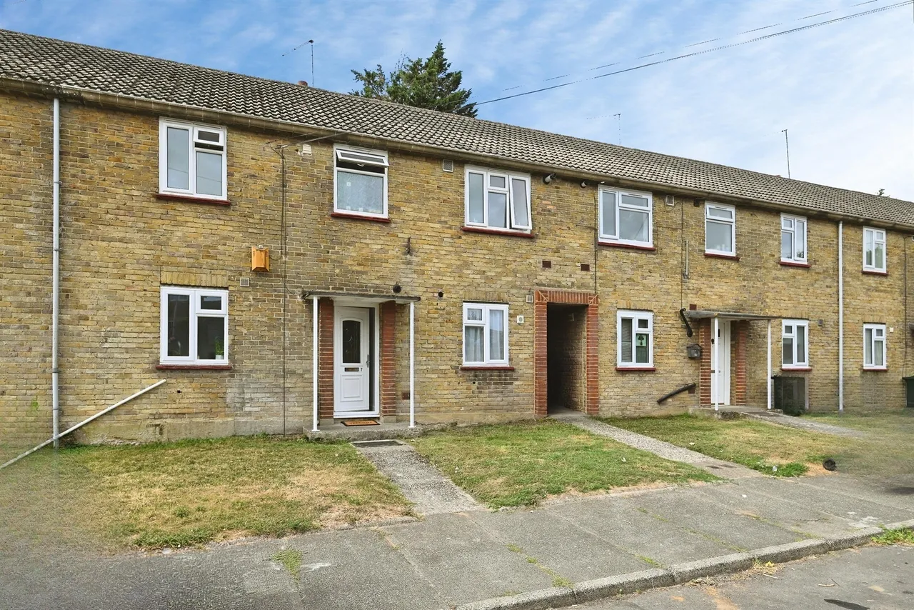 2 bed house for sale — St. Pauls Avenue, Faversham