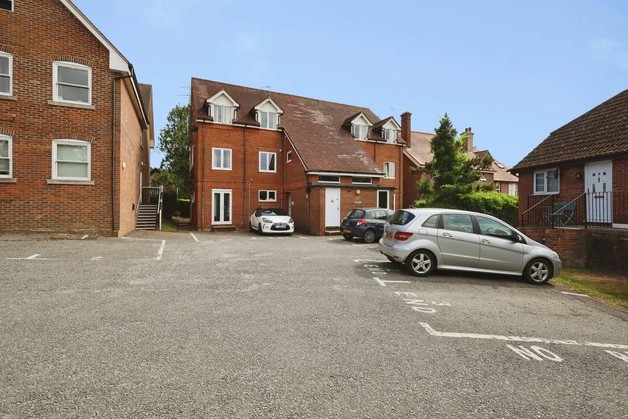 High Street, Buxted, TN22, photo 8