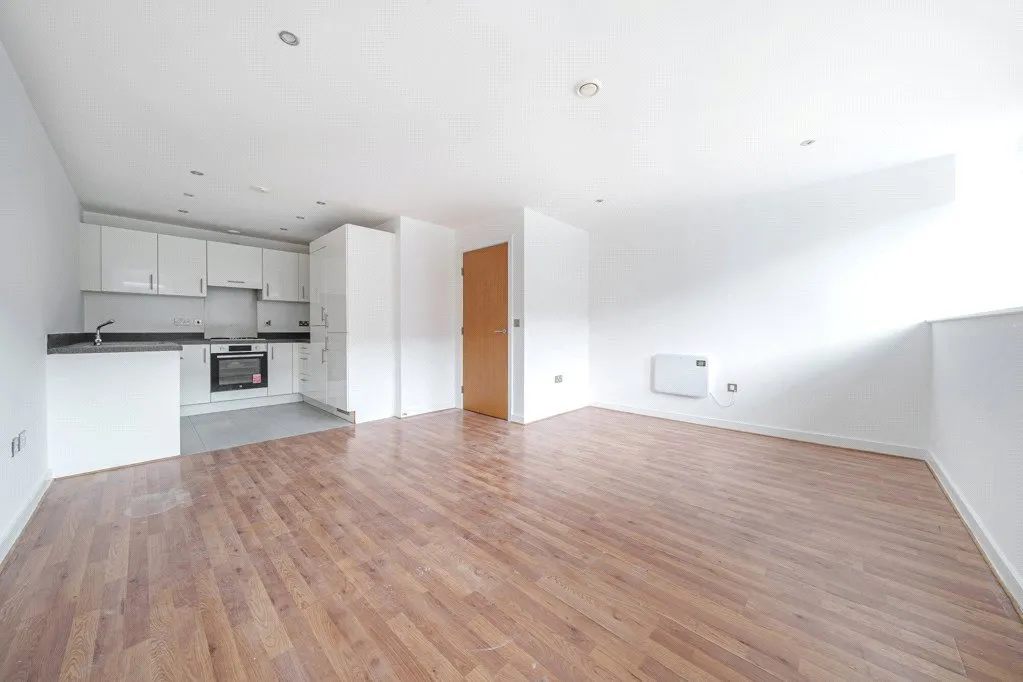 High-yield investment opportunity in the heart of Uxbridge, UB8, photo 3