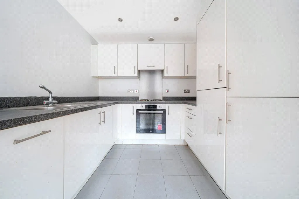 High-yield investment opportunity in the heart of Uxbridge, UB8, photo 5