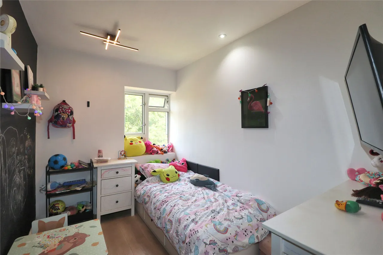 Ash Road, Woking, GU22, photo 5
