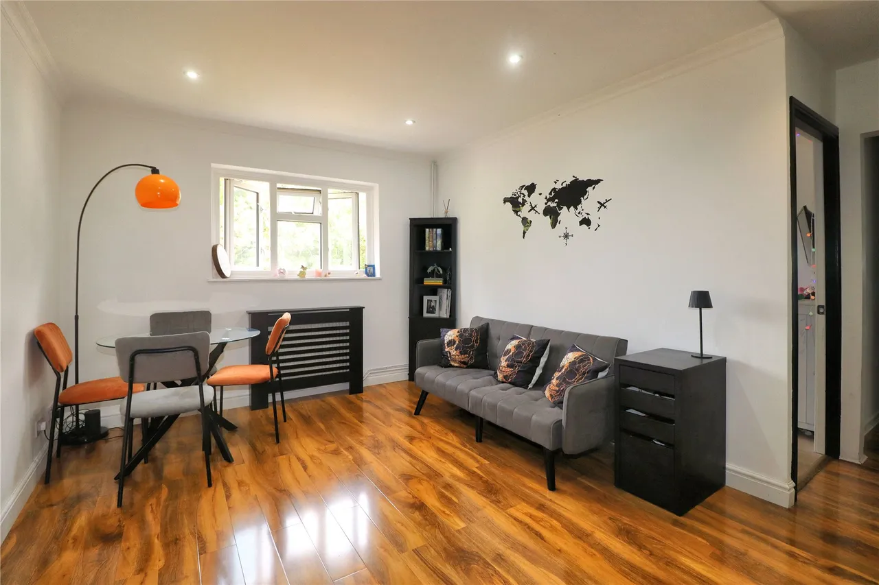Ash Road, Woking, GU22, photo 2