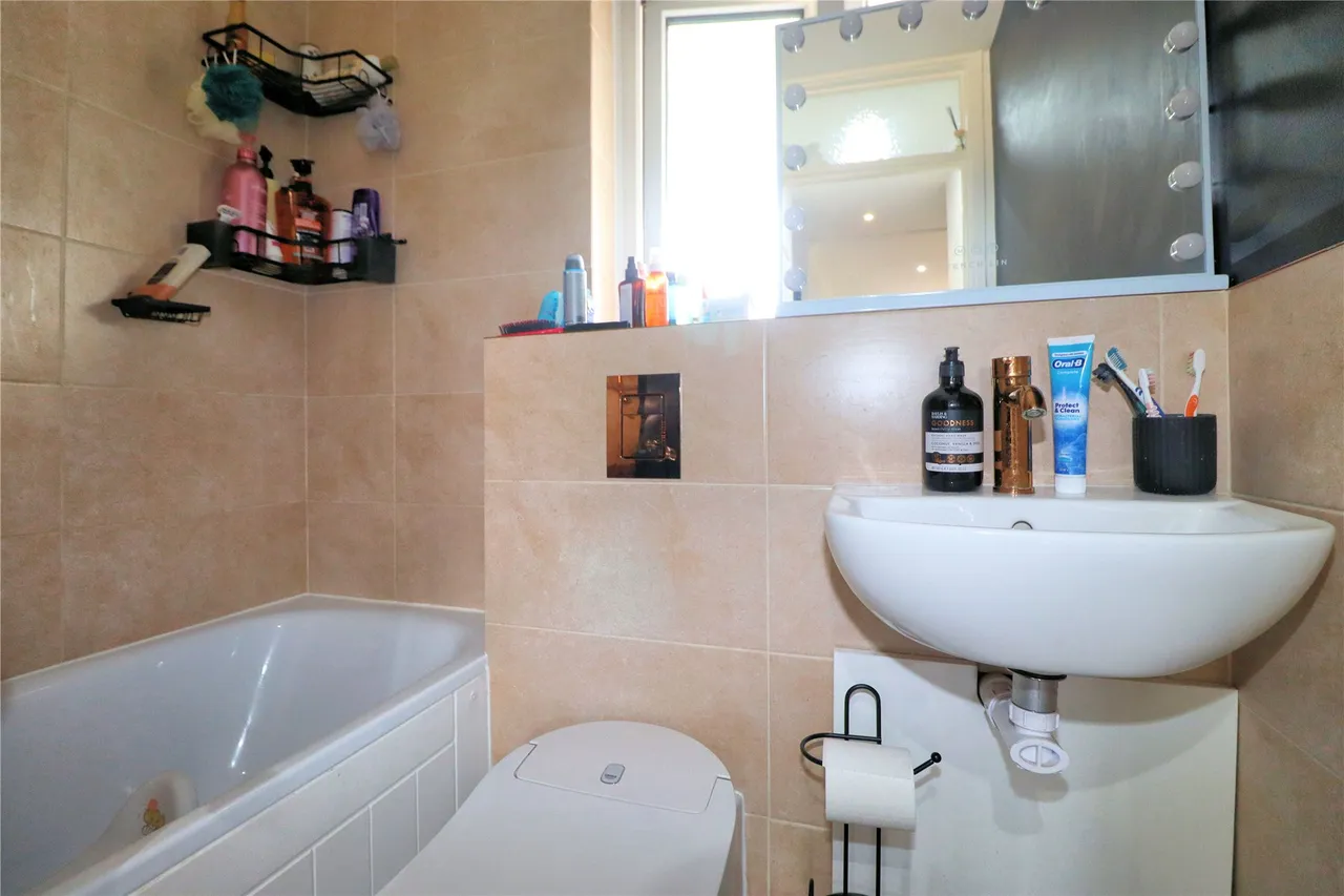 Ash Road, Woking, GU22, photo 7