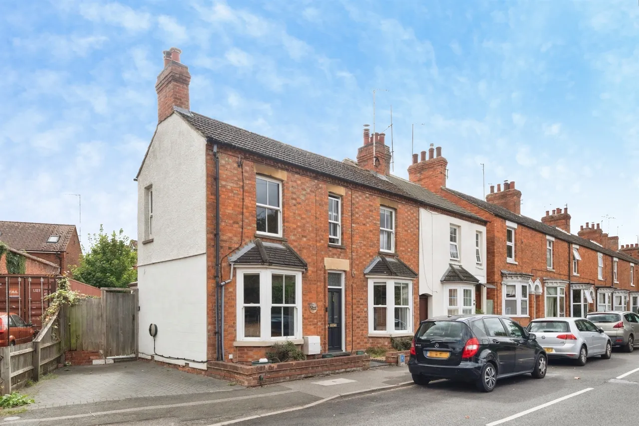 3 bed house for sale — Broad Street, Newport Pagnell