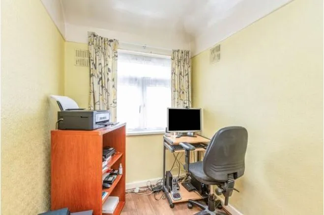 Charlton Road, London, N9, photo 11