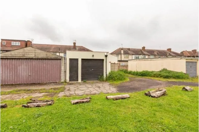 Charlton Road, London, N9, photo 24