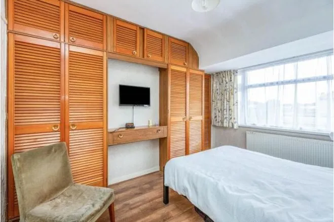 Charlton Road, London, N9, photo 9