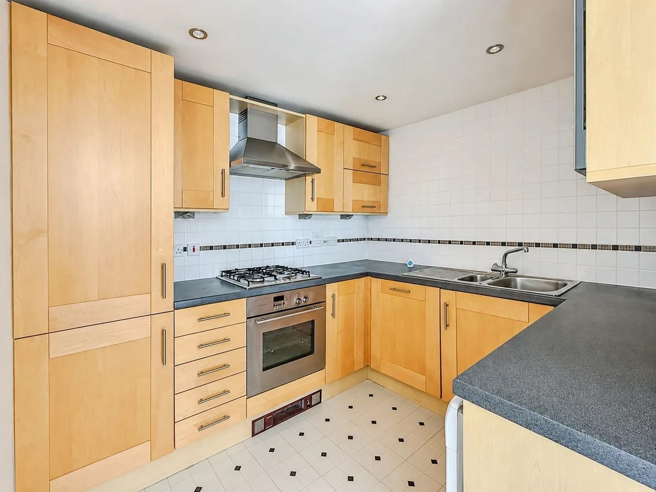 West Cliff Road, West Cliff, BH2, photo 12