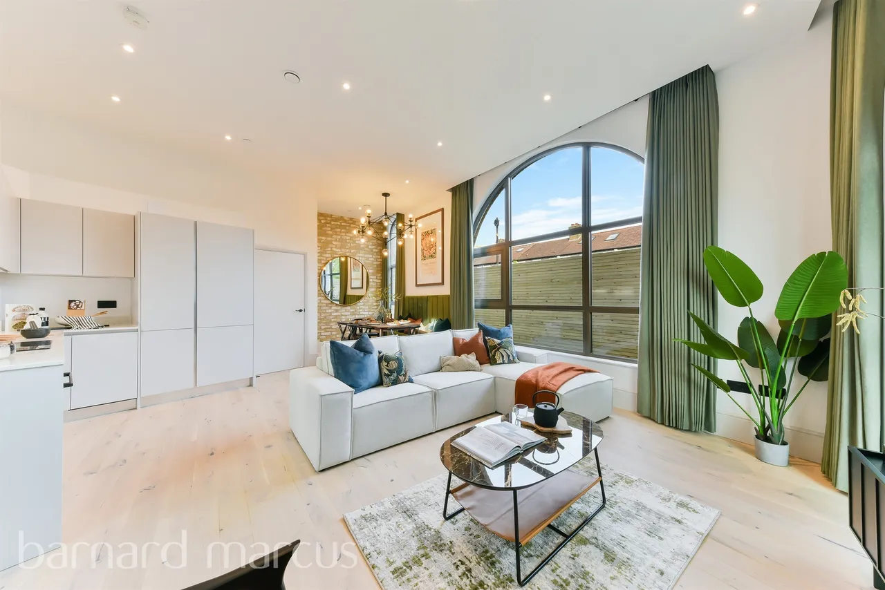 3 bed flat for sale — Abbey Wall, Station Road, London