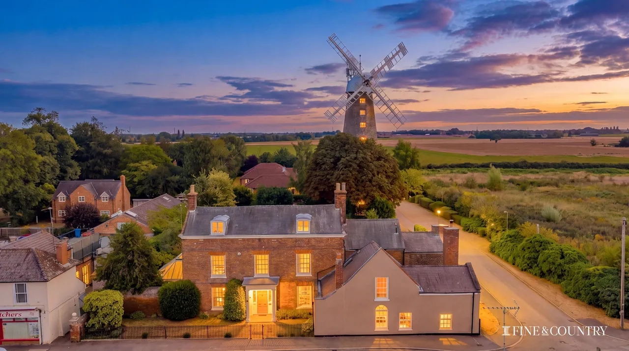 6 bed house for sale, Moulton