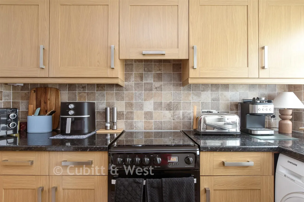 Doods Road, Reigate, RH2, photo 9