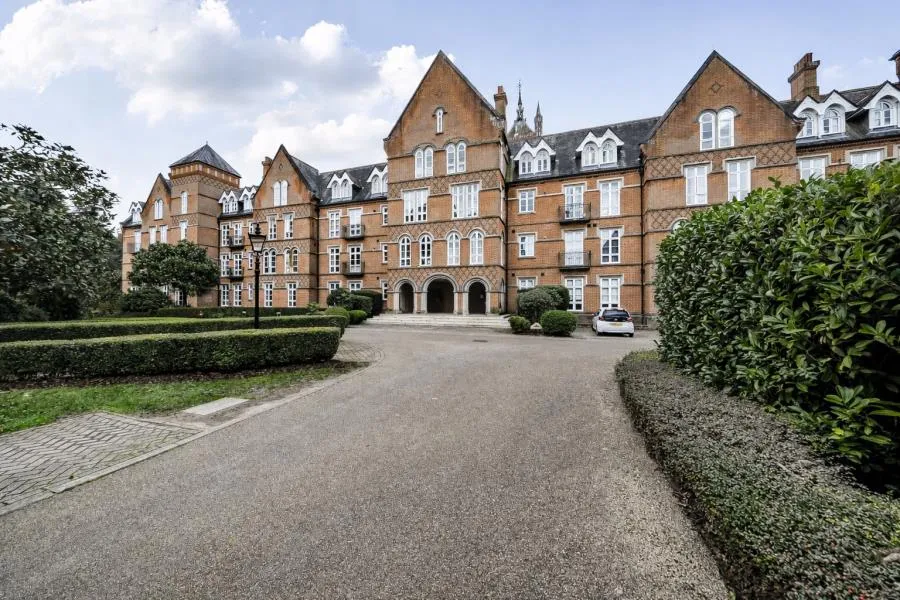 2 bed flat to rent — Virginia Water, GU25 4ST
