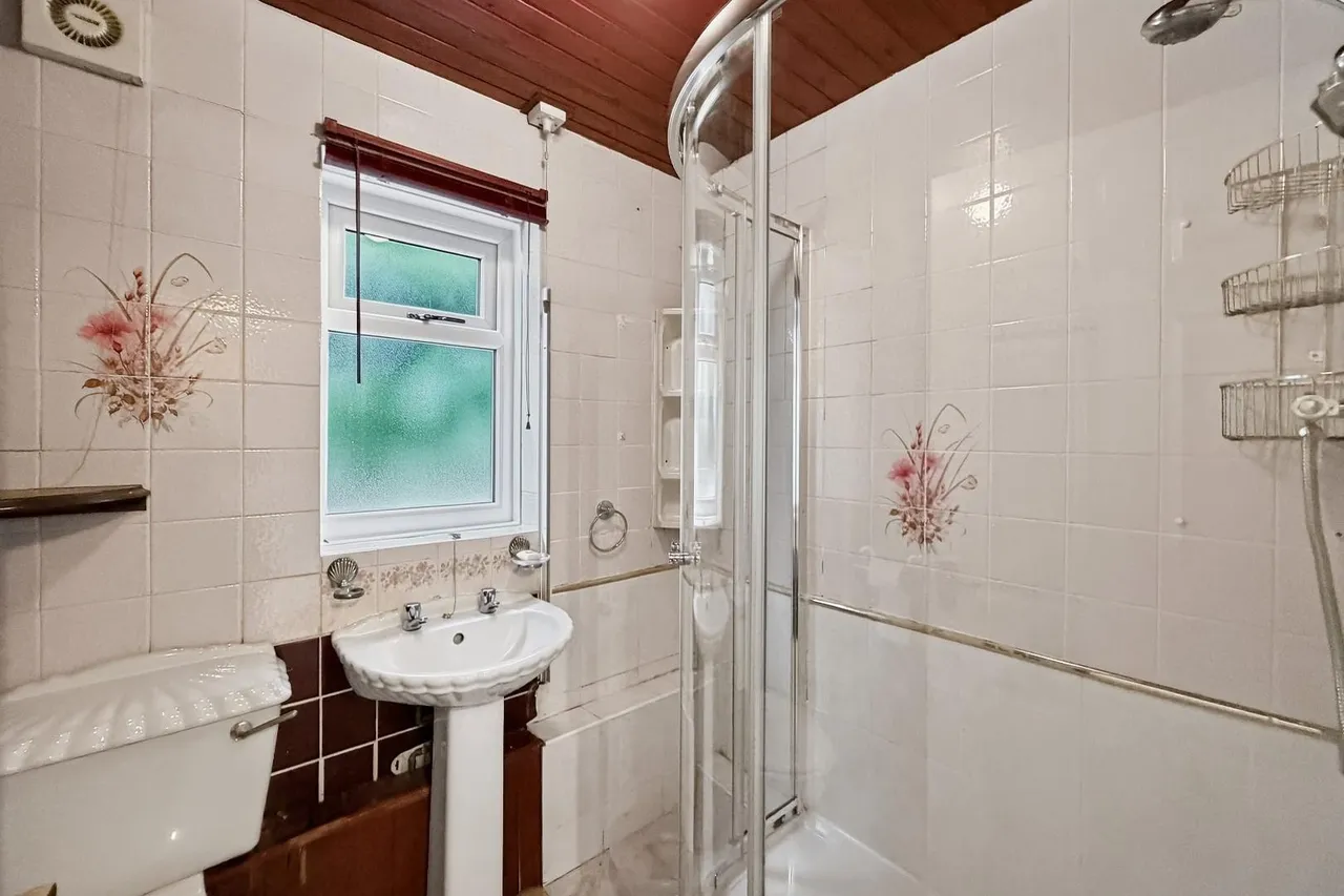 Threshfield Drive, Timperley WA15 6XW, photo 12