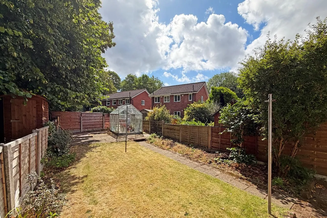Threshfield Drive, Timperley WA15 6XW, photo 17