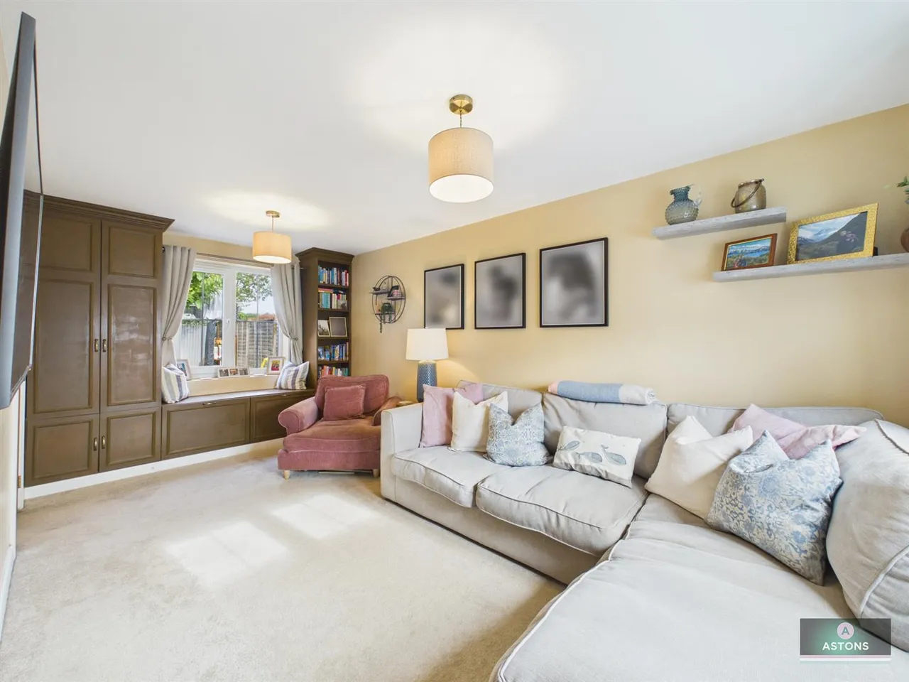 Lucas Close, Maidenbower, photo 5