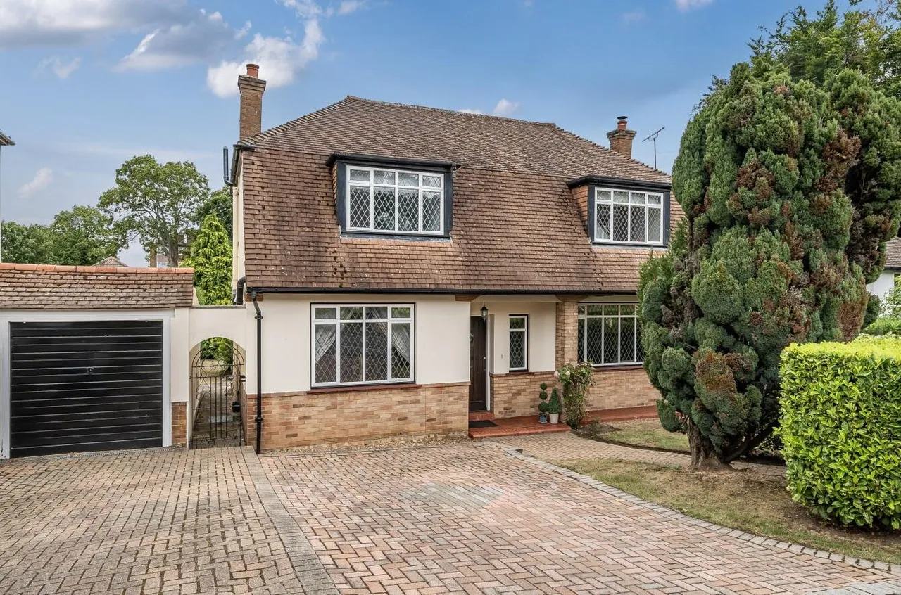 4 bed house for sale — Fullerton Road, Carshalton, SM5 4JU