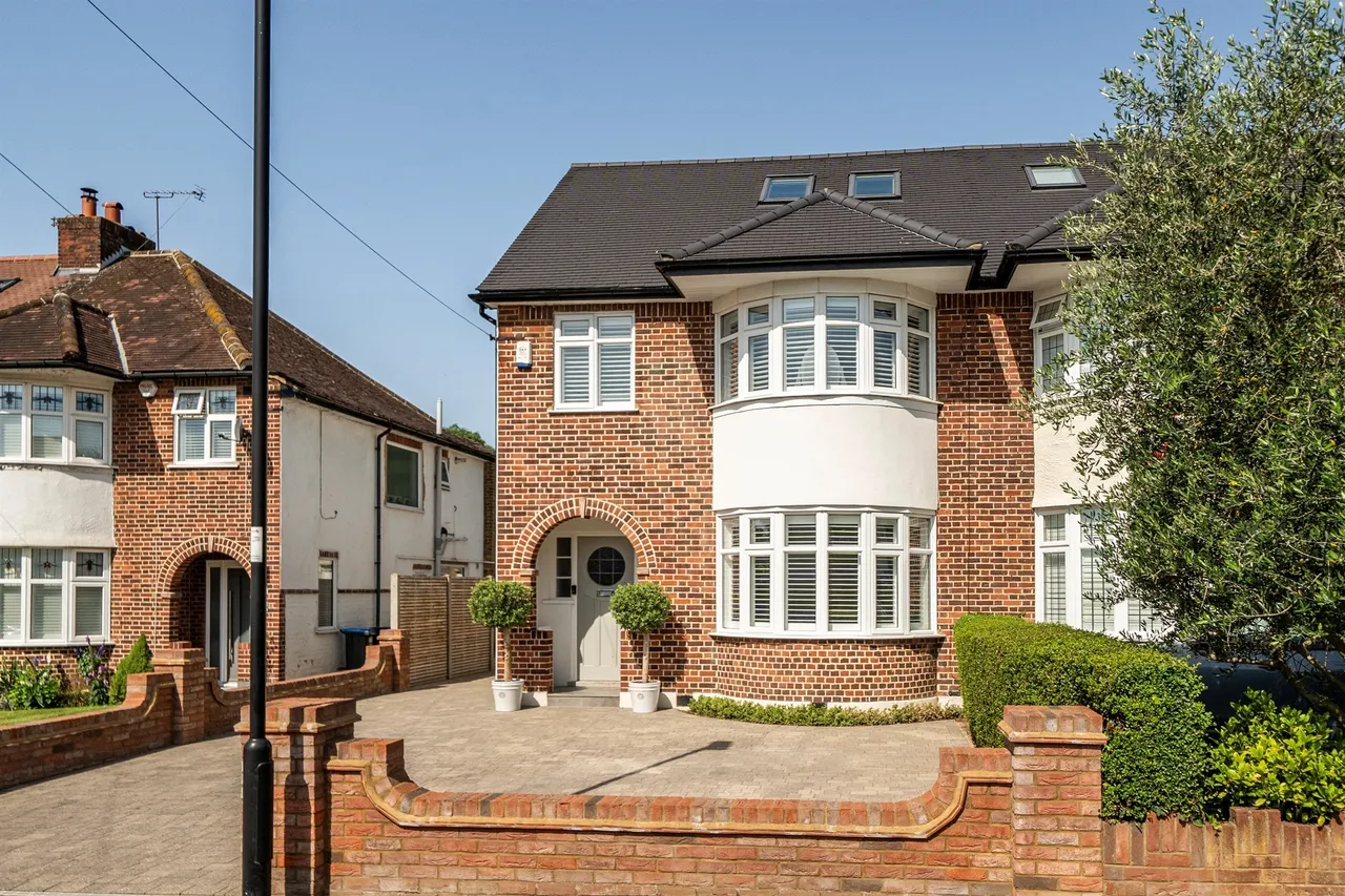 4 bed house for sale — Conway Gardens, Enfield