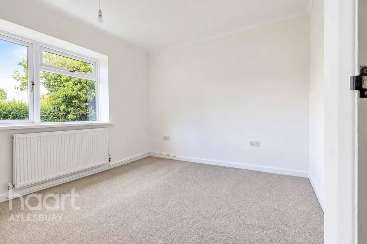 Gainsborough Road, Aylesbury, HP21, photo 9