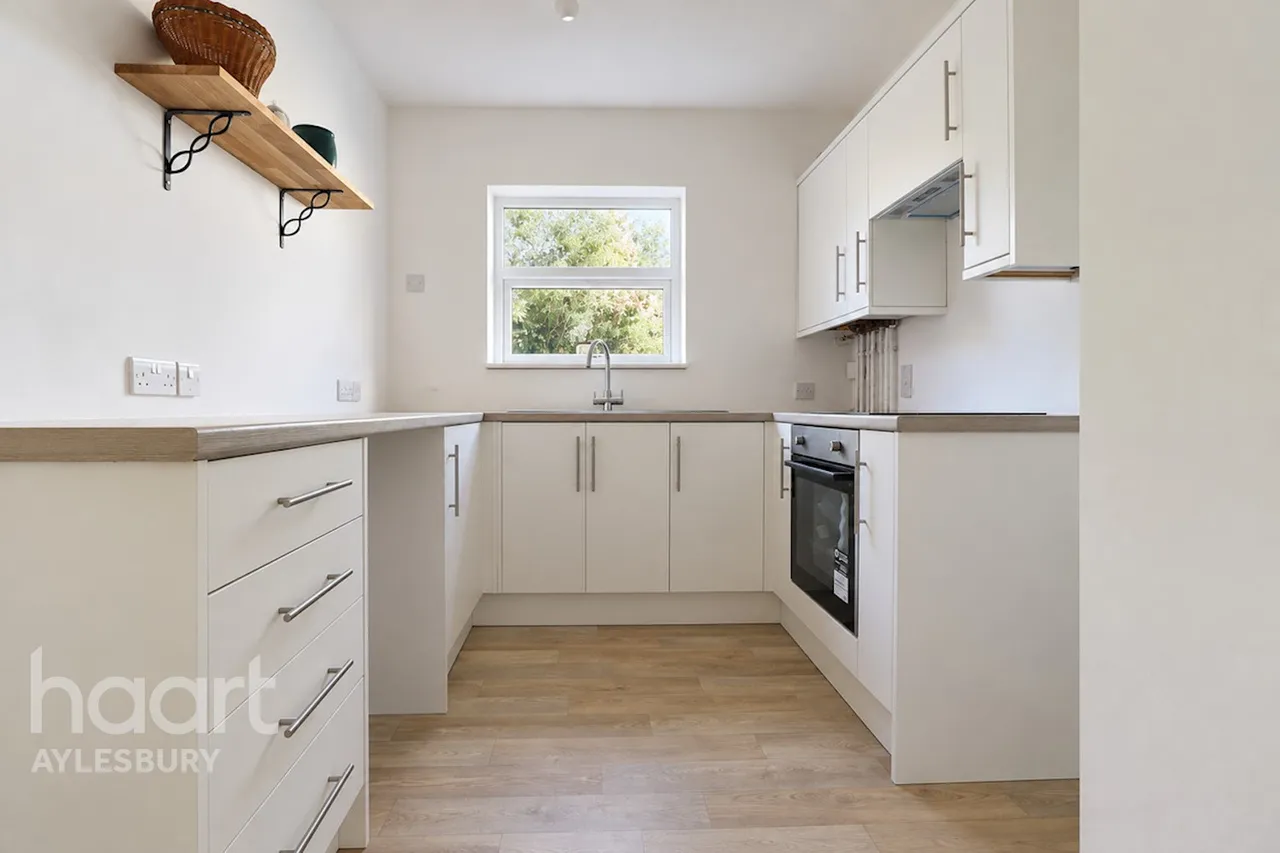Gainsborough Road, Aylesbury, HP21, photo 2