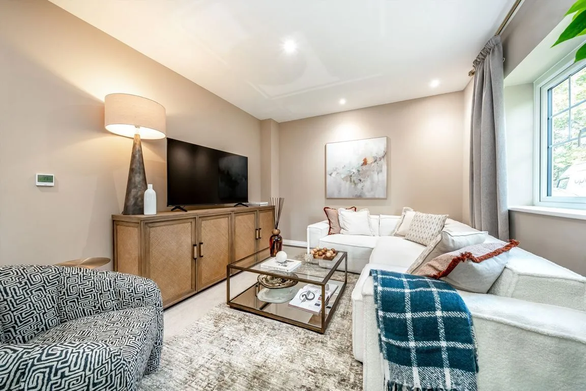 Queens Road, Weybridge, KT13, photo 2